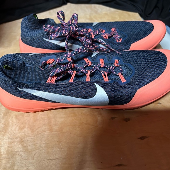 Nike - Picture 2 of 4